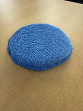 Load image into Gallery viewer, Circular blue microfibre applicator pads
