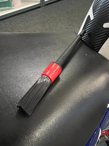 Small detailing brush Red/black sash brush